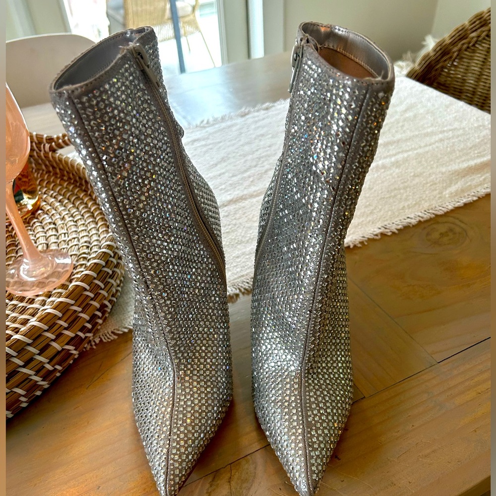 Steve Madden AMAZING rhinestone boots
